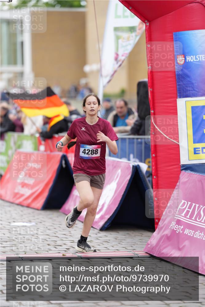 12.06.2026 - Holstenköstenlauf LAZAROV Photography http://msf.ph/oto/9739970 12.06.2026 18:09:07 Laufen 3443, 4271, 4288, 4581 meine-sportfotos.de