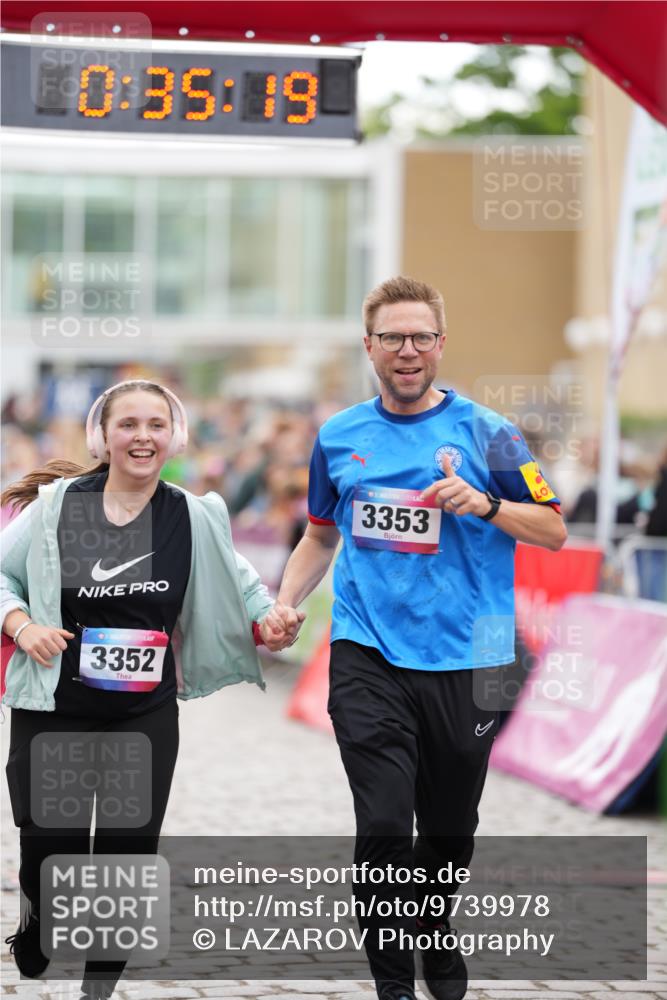 12.06.2026 - Holstenköstenlauf LAZAROV Photography http://msf.ph/oto/9739978 12.06.2026 18:05:17 Laufen 3352, 3353, 3867, 4282 meine-sportfotos.de