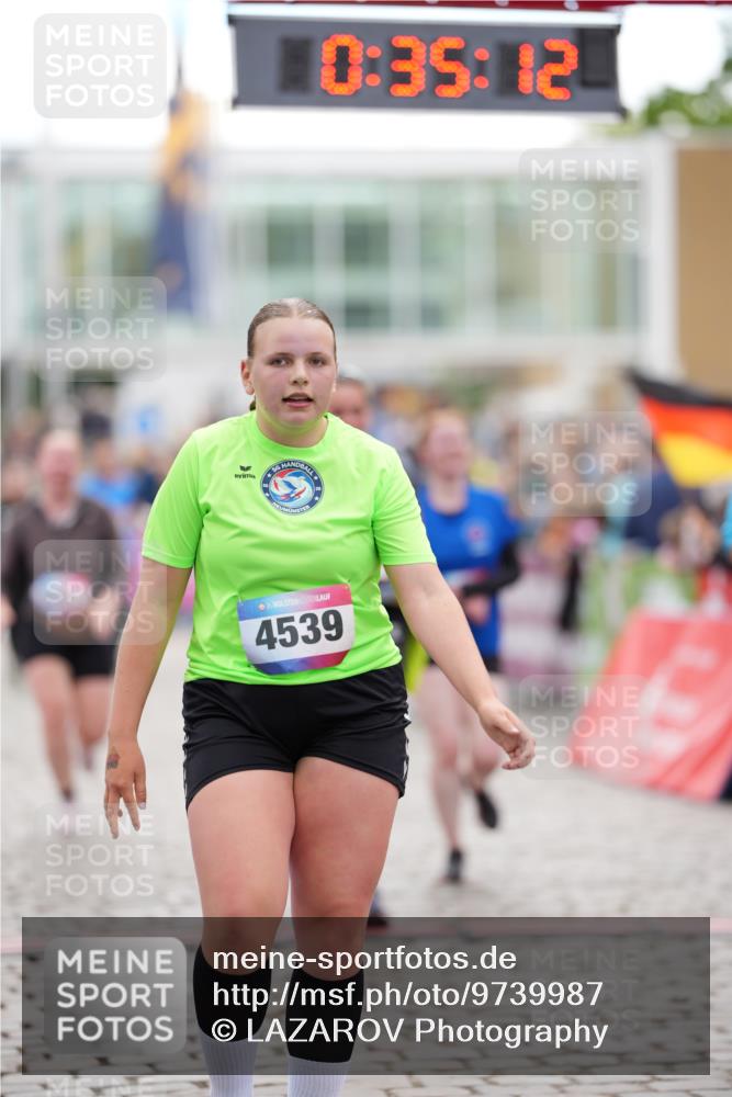 12.06.2026 - Holstenköstenlauf LAZAROV Photography http://msf.ph/oto/9739987 12.06.2026 18:05:10 Laufen 3409, 3616, 3867, 3871, 3872, 3896, 4539 meine-sportfotos.de
