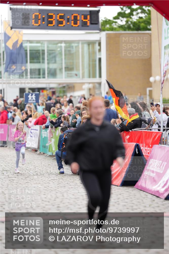 12.06.2026 - Holstenköstenlauf LAZAROV Photography http://msf.ph/oto/9739997 12.06.2026 18:05:02 Laufen 3872, 3874, 4408 meine-sportfotos.de