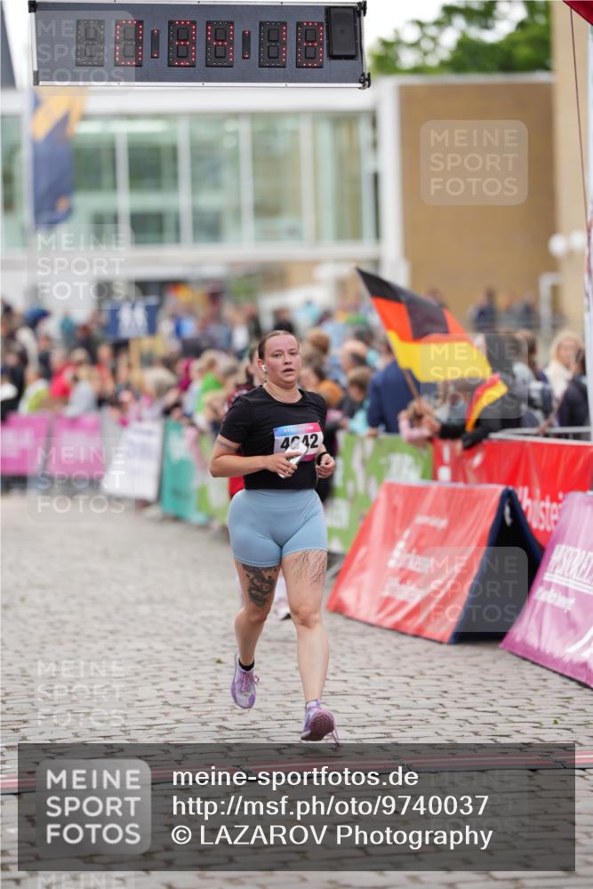 12.06.2026 - Holstenköstenlauf LAZAROV Photography http://msf.ph/oto/9740037 12.06.2026 18:04:15 Laufen 3535, 3674, 4102, 4104, 4642, 4845 meine-sportfotos.de
