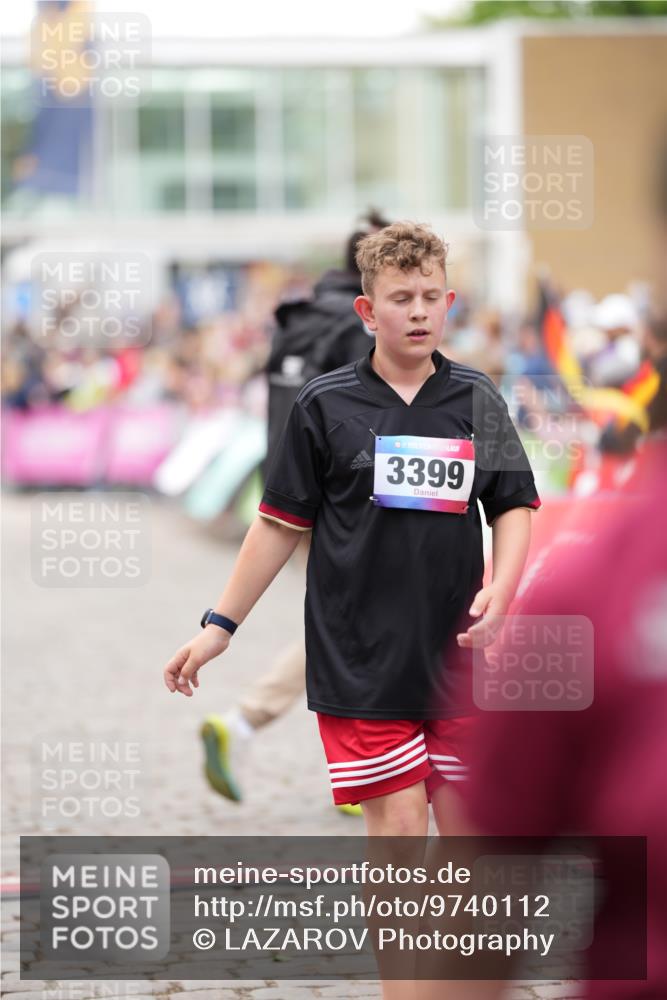 12.06.2026 - Holstenköstenlauf LAZAROV Photography http://msf.ph/oto/9740112 12.06.2026 18:02:51 Laufen 3011, 3399, 4285, 4677 meine-sportfotos.de