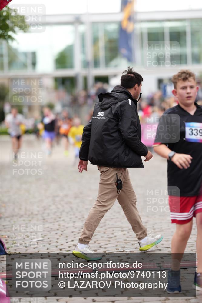 12.06.2026 - Holstenköstenlauf LAZAROV Photography http://msf.ph/oto/9740113 12.06.2026 18:02:50 Laufen 3011, 3399, 4285, 4677 meine-sportfotos.de