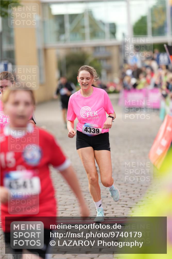 12.06.2026 - Holstenköstenlauf LAZAROV Photography http://msf.ph/oto/9740179 12.06.2026 18:01:40 Laufen 3300, 4034, 4075, 4076, 4321, 4335, 4338, 4339, 4541, 4905, 4906 meine-sportfotos.de