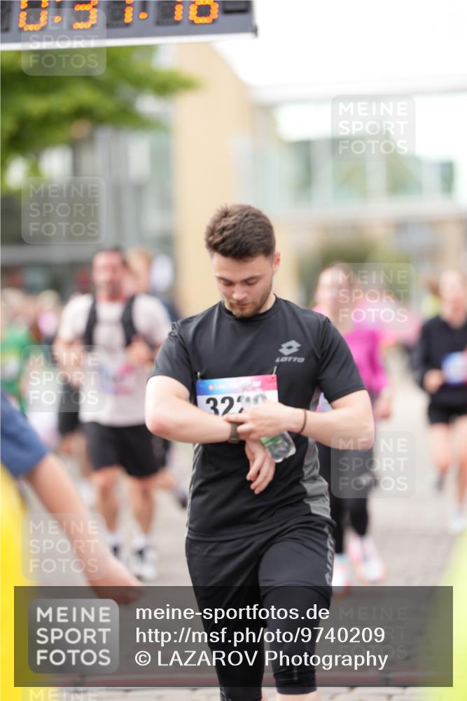 12.06.2026 - Holstenköstenlauf LAZAROV Photography http://msf.ph/oto/9740209 12.06.2026 18:01:14 Laufen 3001, 3229, 3237, 3435, 3466, 3467, 3544, 3547, 3607, 3637, 3963, 3965, 3999, 4013, 4037, 4079, 4316, 4407, 4564, 4591, 4638, 4672, 4710, 4769 meine-sportfotos.de