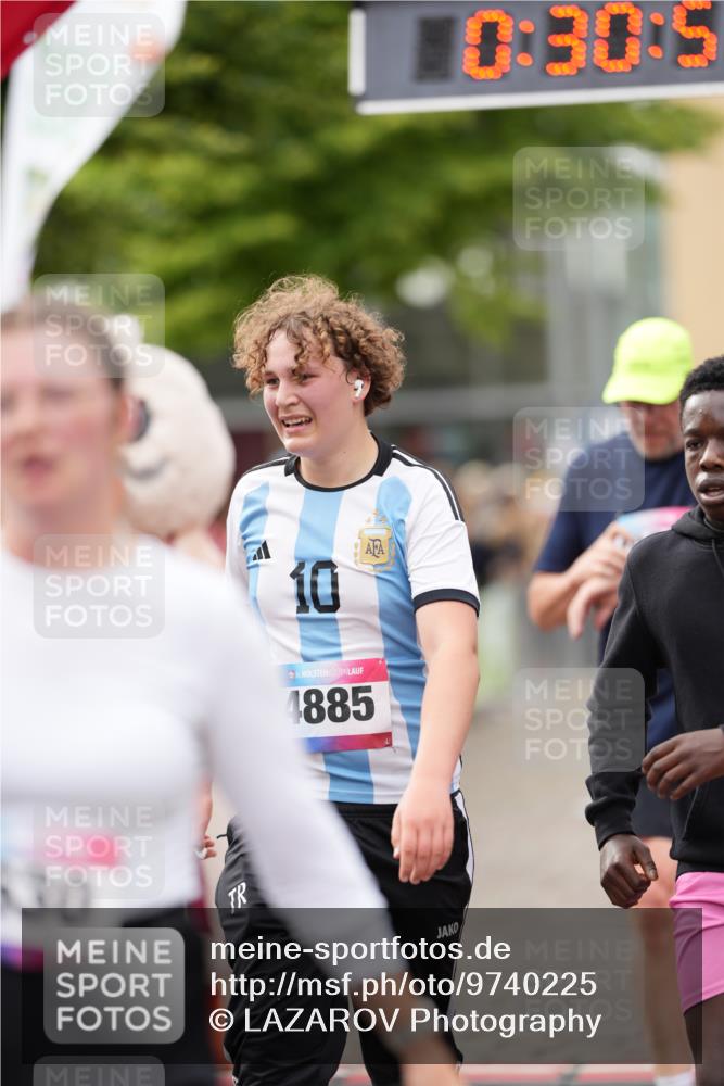 12.06.2026 - Holstenköstenlauf LAZAROV Photography http://msf.ph/oto/9740225 12.06.2026 18:00:55 Laufen 3158, 3299, 3377, 3418, 3686, 3732, 4030, 4480, 4629, 4630, 4885, 4889 meine-sportfotos.de