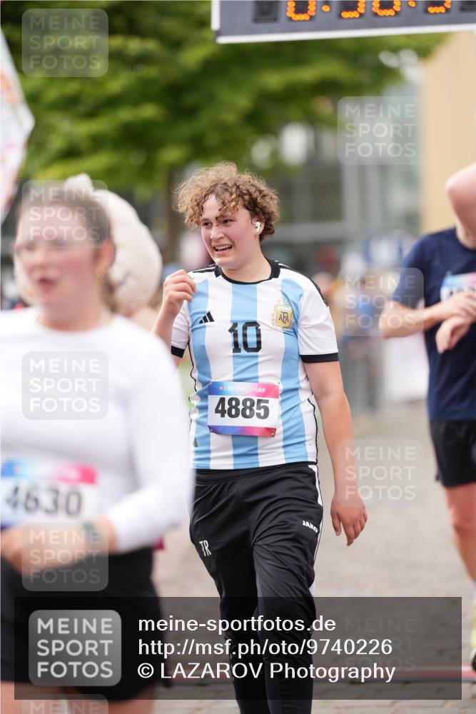 12.06.2026 - Holstenköstenlauf LAZAROV Photography http://msf.ph/oto/9740226 12.06.2026 18:00:55 Laufen 3158, 3299, 3377, 3418, 3686, 3732, 4030, 4480, 4629, 4630, 4885, 4889 meine-sportfotos.de