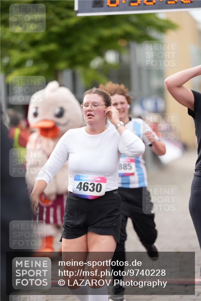 12.06.2026 - Holstenköstenlauf LAZAROV Photography http://msf.ph/oto/9740228 12.06.2026 18:00:54 Laufen 3158, 3245, 3299, 3377, 3418, 3732, 4030, 4480, 4629, 4630, 4885, 4889 meine-sportfotos.de