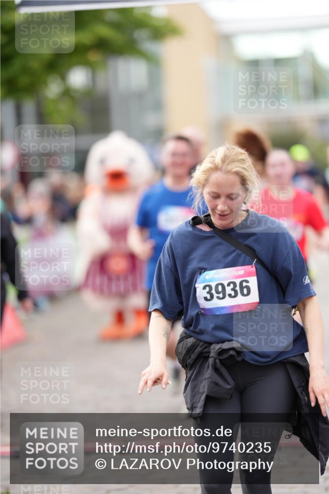 12.06.2026 - Holstenköstenlauf LAZAROV Photography http://msf.ph/oto/9740235 12.06.2026 18:00:49 Laufen 3158, 3245, 3299, 3377, 3418, 4051, 4629, 4630 meine-sportfotos.de