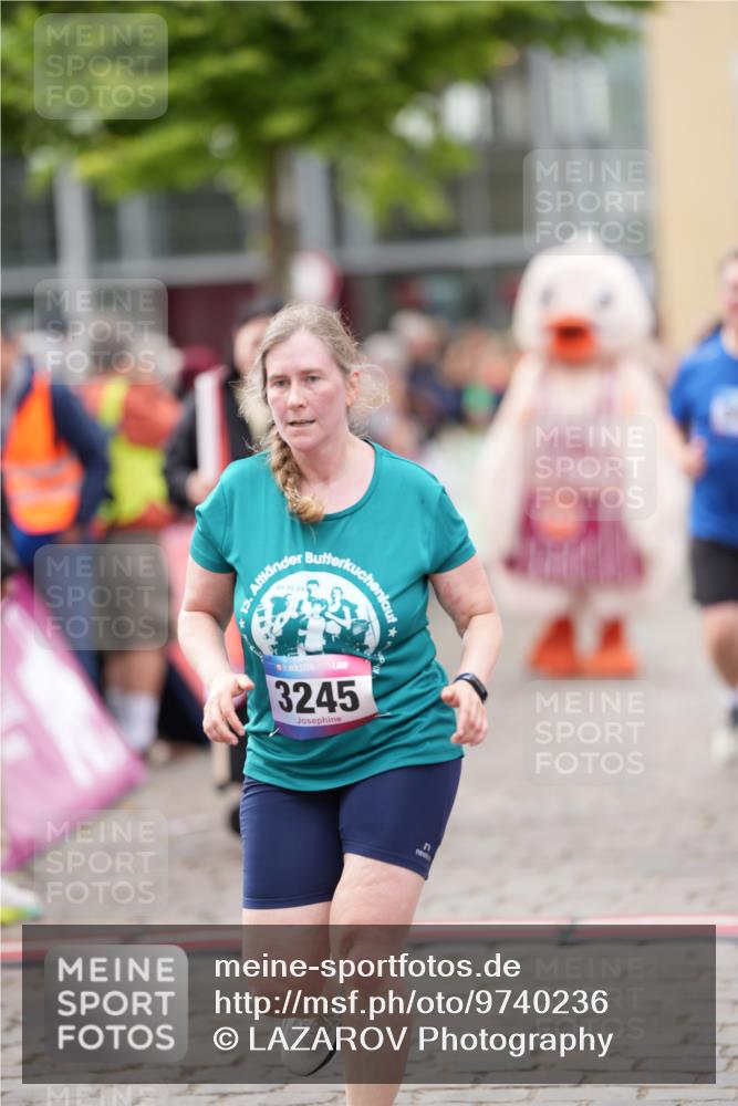 12.06.2026 - Holstenköstenlauf LAZAROV Photography http://msf.ph/oto/9740236 12.06.2026 18:00:49 Laufen 3158, 3245, 3299, 3377, 3418, 4051, 4629, 4630 meine-sportfotos.de