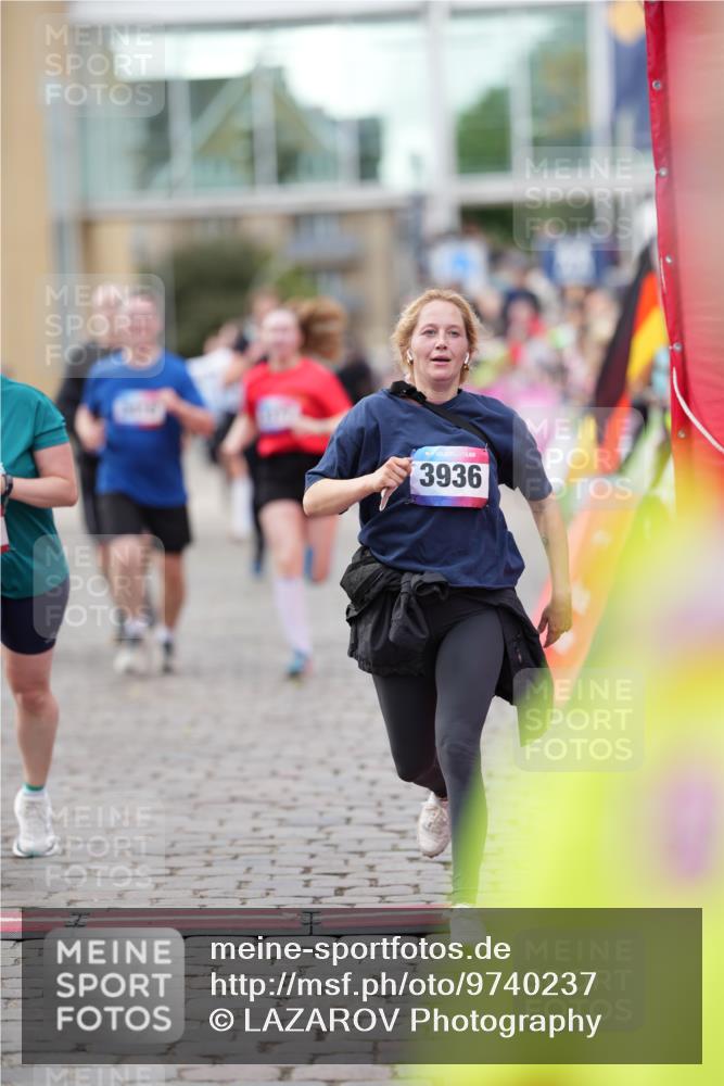 12.06.2026 - Holstenköstenlauf LAZAROV Photography http://msf.ph/oto/9740237 12.06.2026 18:00:47 Laufen 3245, 3299, 3377, 3418, 4051, 4229, 4917 meine-sportfotos.de