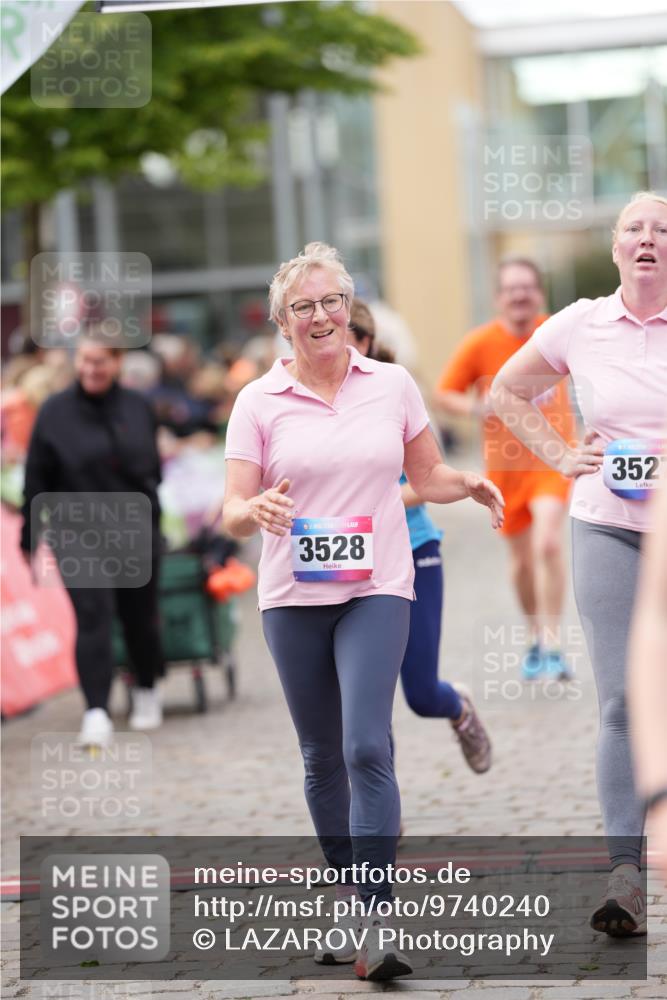 12.06.2026 - Holstenköstenlauf LAZAROV Photography http://msf.ph/oto/9740240 12.06.2026 18:00:39 Laufen 3088, 3197, 3527, 3528, 3741, 3997, 4107, 4229, 4637, 4917 meine-sportfotos.de