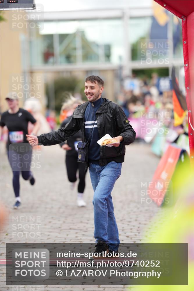 12.06.2026 - Holstenköstenlauf LAZAROV Photography http://msf.ph/oto/9740252 12.06.2026 18:00:31 Laufen 3197, 3741, 3777, 3984, 4010, 4476 meine-sportfotos.de