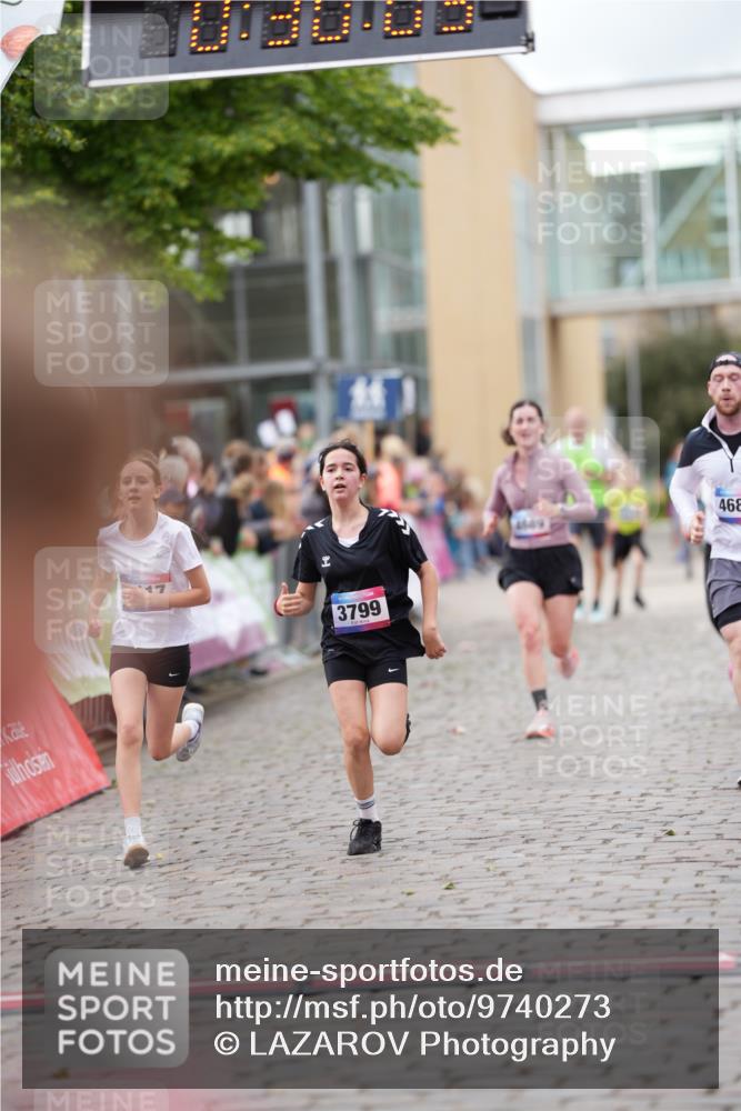 12.06.2026 - Holstenköstenlauf LAZAROV Photography http://msf.ph/oto/9740273 12.06.2026 18:00:03 Laufen 3144, 3145, 3798, 3799, 4117, 4470, 4688, 4689 meine-sportfotos.de