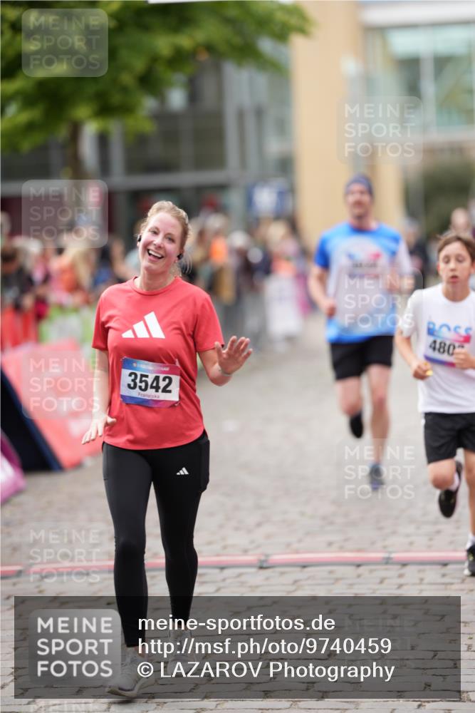 12.06.2026 - Holstenköstenlauf LAZAROV Photography http://msf.ph/oto/9740459 12.06.2026 17:57:12 Laufen 3032, 3542, 3643, 3927, 4783, 4803 meine-sportfotos.de