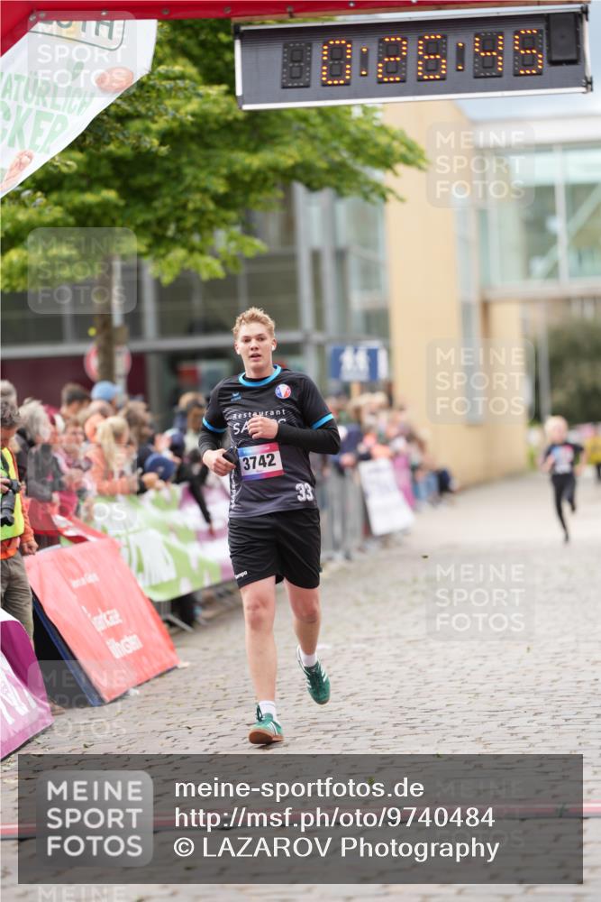 12.06.2026 - Holstenköstenlauf LAZAROV Photography http://msf.ph/oto/9740484 12.06.2026 17:56:43 Laufen 3692, 3742, 4106, 4409 meine-sportfotos.de