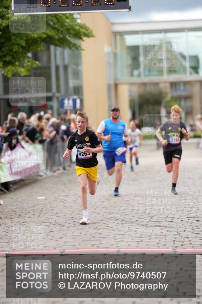 12.06.2026 - Holstenköstenlauf LAZAROV Photography http://msf.ph/oto/9740507 12.06.2026 17:56:26 Laufen 3156, 3794, 4073, 4263, 4899 meine-sportfotos.de