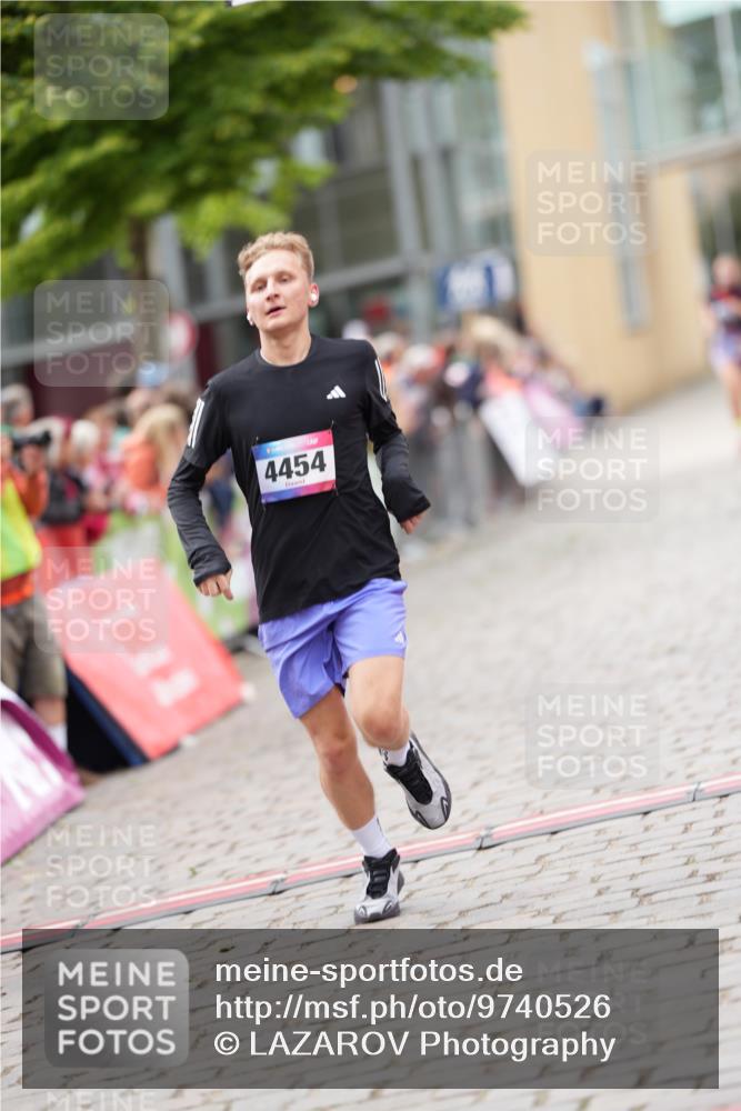 12.06.2026 - Holstenköstenlauf LAZAROV Photography http://msf.ph/oto/9740526 12.06.2026 17:56:07 Laufen 4008, 4454 meine-sportfotos.de