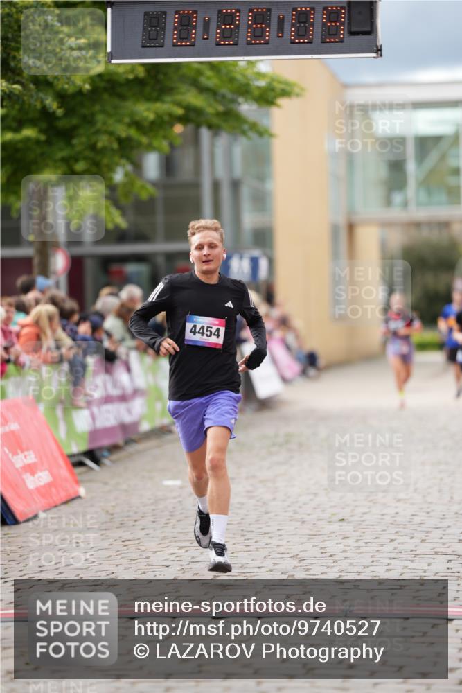 12.06.2026 - Holstenköstenlauf LAZAROV Photography http://msf.ph/oto/9740527 12.06.2026 17:56:07 Laufen 4008, 4454 meine-sportfotos.de