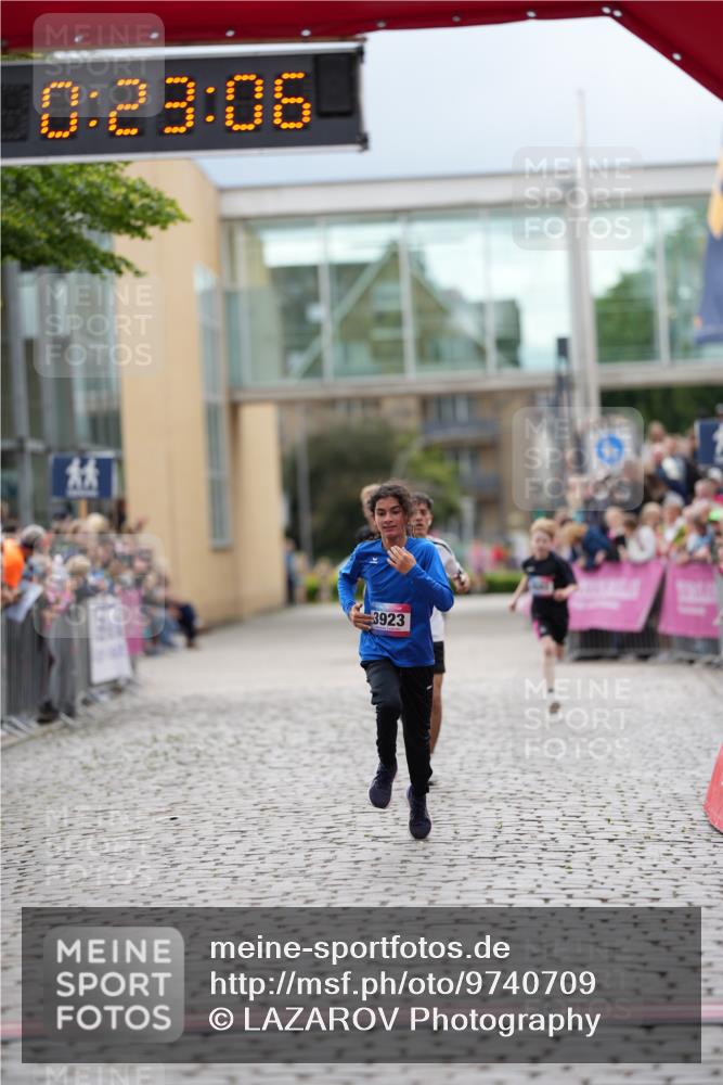 12.06.2026 - Holstenköstenlauf LAZAROV Photography http://msf.ph/oto/9740709 12.06.2026 17:53:04 Laufen 3923, 4060, 4250, 4786 meine-sportfotos.de