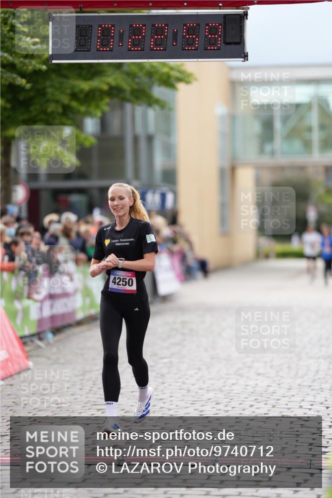 12.06.2026 - Holstenköstenlauf LAZAROV Photography http://msf.ph/oto/9740712 12.06.2026 17:52:57 Laufen 4069, 4250 meine-sportfotos.de
