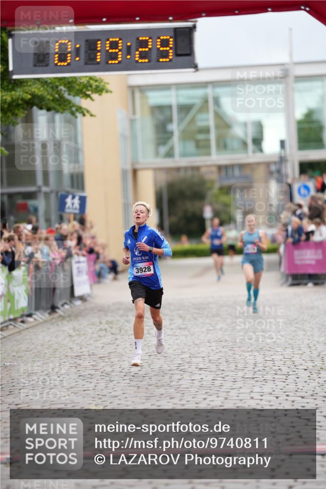 12.06.2026 - Holstenköstenlauf LAZAROV Photography http://msf.ph/oto/9740811 12.06.2026 17:49:27 Laufen 3928, 4322, 4519, 4811 meine-sportfotos.de