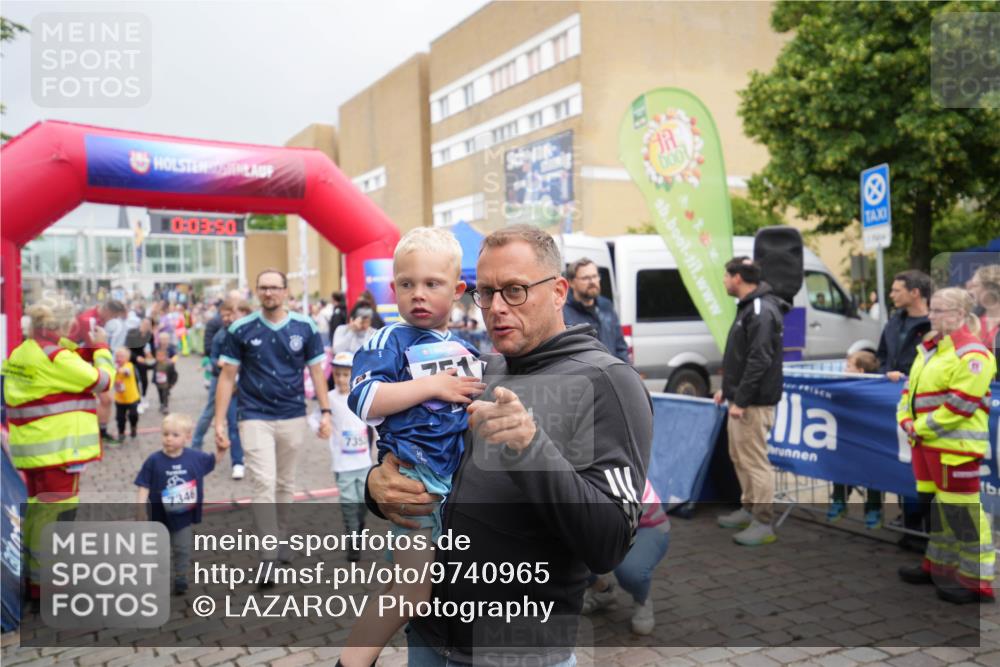 12.06.2026 - Holstenköstenlauf LAZAROV Photography http://msf.ph/oto/9740965 12.06.2026 15:03:51 Laufen 0, 03, 50, 7346, 735, 751, 000 meine-sportfotos.de