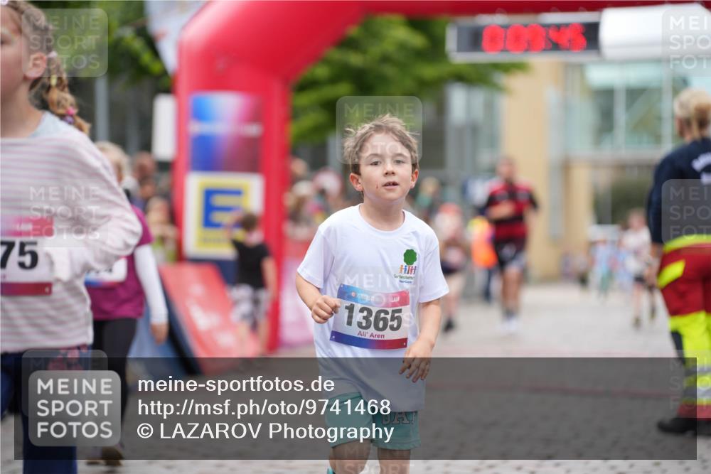 12.06.2026 - Holstenköstenlauf LAZAROV Photography http://msf.ph/oto/9741468 12.06.2026 15:39:47 Laufen 75, 36, 1365, 360, 1537 meine-sportfotos.de