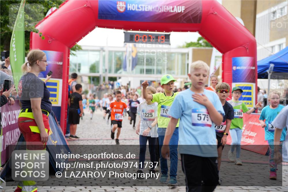 12.06.2026 - Holstenköstenlauf LAZAROV Photography http://msf.ph/oto/9741737 12.06.2026 16:07:21 Laufen 10, 07, 19, 1412, 1225, 10, 575, 797, 1389, 3, 3, 154, 159, 203, 545, 556, 563, 564, 809, 942, 1016, 1234, 1342, 1351, 1352, 1354, 1389, 1412, 1466 meine-sportfotos.de