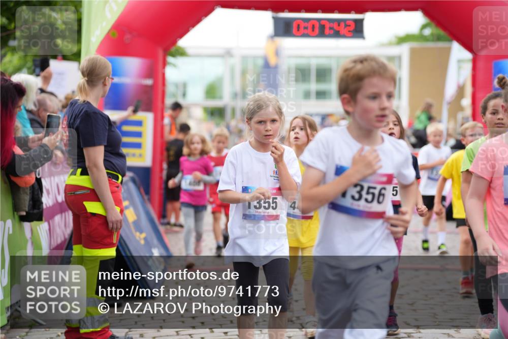 12.06.2026 - Holstenköstenlauf LAZAROV Photography http://msf.ph/oto/9741773 12.06.2026 16:07:44 Laufen 0, 07, 42, 1355, 4, 3565, 153, 158, 195, 345, 414, 441, 444, 546, 547, 553, 814, 815, 821, 1128, 1221, 1241, 1248, 1334, 1335, 1336, 1407, 1408, 1411 meine-sportfotos.de