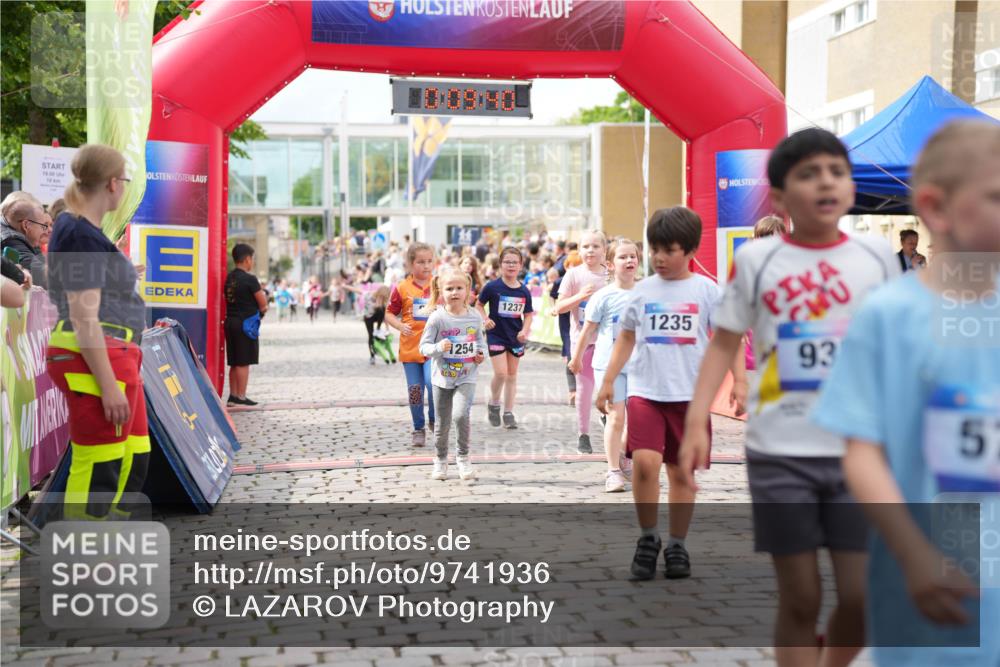 12.06.2026 - Holstenköstenlauf LAZAROV Photography http://msf.ph/oto/9741936 12.06.2026 16:09:42 Laufen 19, 00, 1254, 1237, 1235, 93, 5, 332, 811, 946, 1134, 1237, 1254 meine-sportfotos.de
