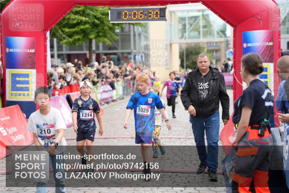 12.06.2026 - Holstenköstenlauf LAZAROV Photography http://msf.ph/oto/9742156 12.06.2026 16:21:28 Laufen 210, 0, 06, 30, 1029, 37, 1314, 470, 606, 613, 696, 825, 830, 837, 950, 1029, 1314, 1545 meine-sportfotos.de