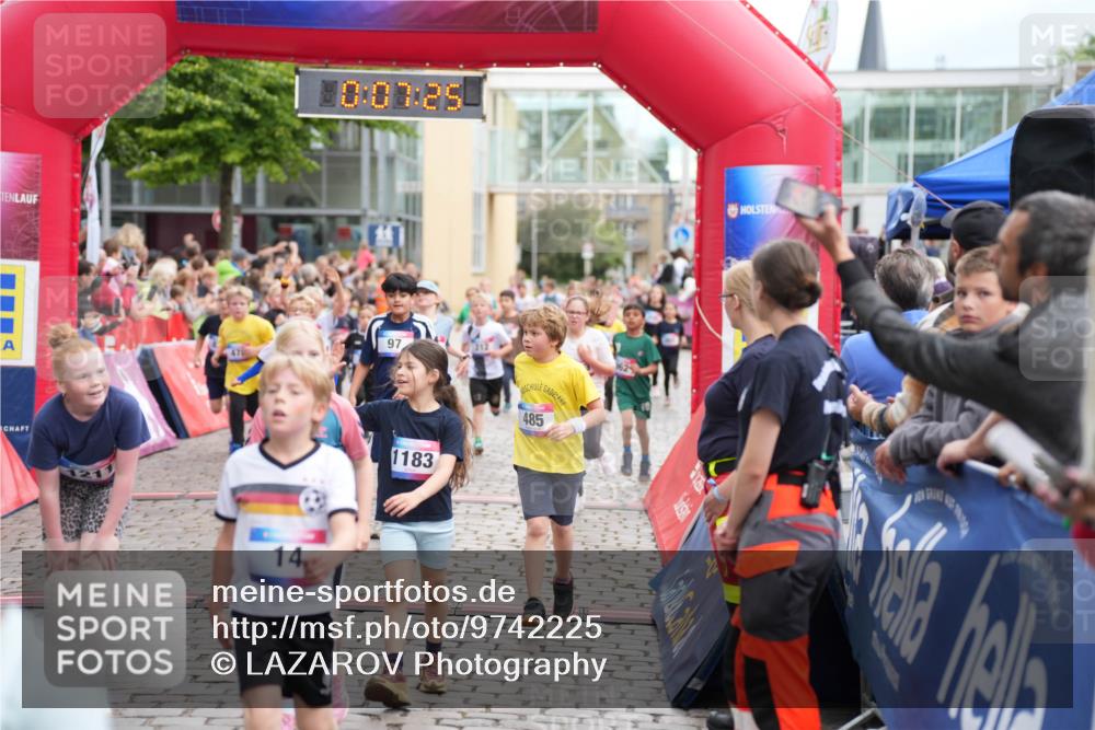 12.06.2026 - Holstenköstenlauf LAZAROV Photography http://msf.ph/oto/9742225 12.06.2026 16:22:22 Laufen 14, 10, 00, 25, 97, 1183, 485, 28, 97, 145, 169, 212, 302, 383, 386, 464, 478, 482, 485, 684, 772, 831, 836, 838, 839, 849, 860, 864, 962, 1033, 1183, 1200, 1211, 1395, 1435 meine-sportfotos.de