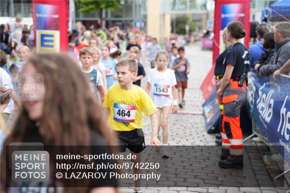 12.06.2026 - Holstenköstenlauf LAZAROV Photography http://msf.ph/oto/9742250 12.06.2026 16:22:37 Laufen 84, 464, 1543, 35, 166, 303, 576, 581, 584, 676, 687, 828, 847, 870, 951, 1476 meine-sportfotos.de