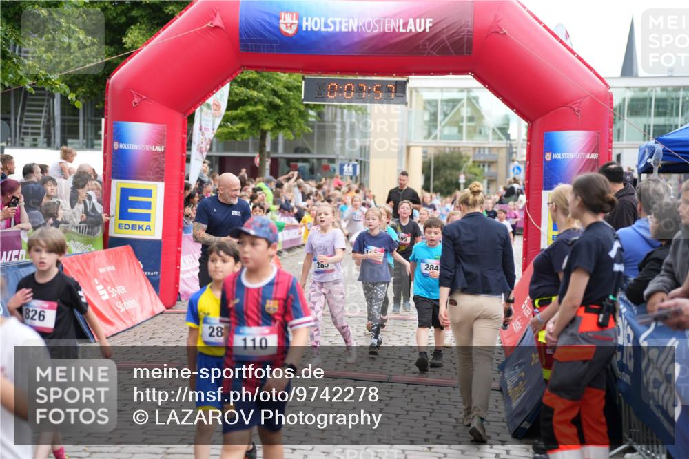 12.06.2026 - Holstenköstenlauf LAZAROV Photography http://msf.ph/oto/9742278 12.06.2026 16:22:55 Laufen 826, 28, 110, 00, 00, 57, 253, 695, 284, 61, 284, 285, 288, 297, 305, 385, 481, 589, 693, 695, 703, 844, 845, 1028, 1100, 1113, 1185, 1186, 1220, 1329 meine-sportfotos.de