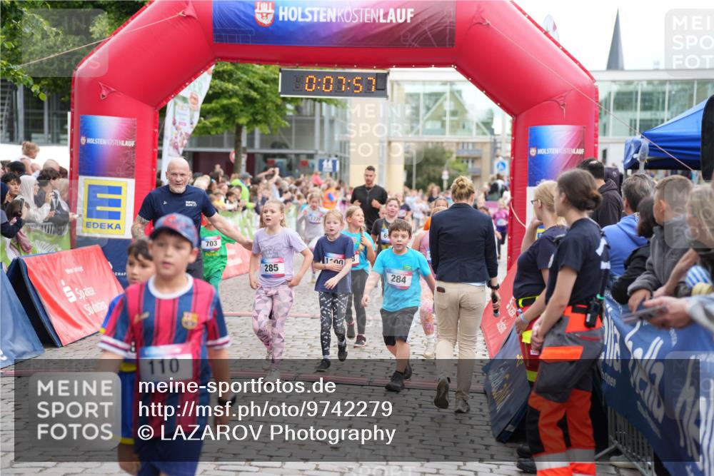 12.06.2026 - Holstenköstenlauf LAZAROV Photography http://msf.ph/oto/9742279 12.06.2026 16:22:55 Laufen 110, 703, 285, 00, 07, 57, 100, 284, 61, 284, 285, 288, 297, 305, 385, 481, 589, 693, 695, 703, 844, 845, 1028, 1100, 1113, 1185, 1186, 1220, 1329 meine-sportfotos.de