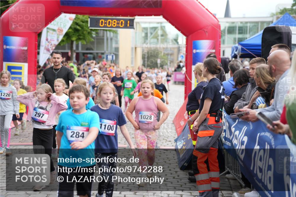 12.06.2026 - Holstenköstenlauf LAZAROV Photography http://msf.ph/oto/9742288 12.06.2026 16:22:59 Laufen 1220, 0, 08, 01, 297, 284, 1100, 1028, 61, 305, 385, 481, 589, 607, 693, 844, 845, 855, 1026, 1113, 1185, 1186, 1205, 1220, 1310, 1319, 1323, 1329 meine-sportfotos.de