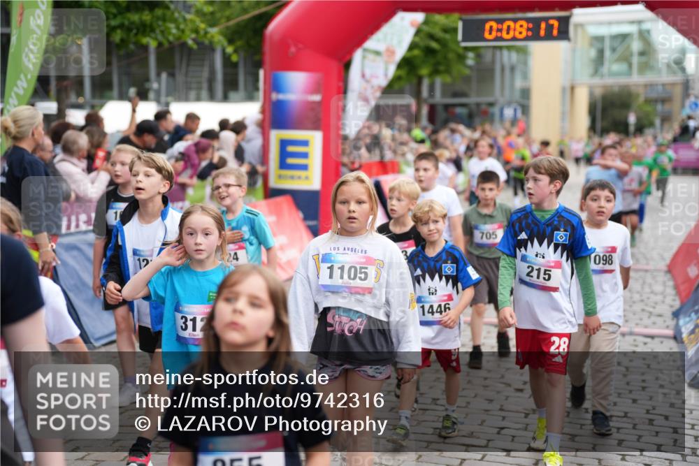 12.06.2026 - Holstenköstenlauf LAZAROV Photography http://msf.ph/oto/9742316 12.06.2026 16:23:15 Laufen 12, 1105, 705, 312, 1446, 0, 08, 17, 098, 215, 28, 98, 119, 138, 164, 207, 465, 590, 595, 685, 698, 841, 1209, 1216, 1321, 1327, 1429 meine-sportfotos.de