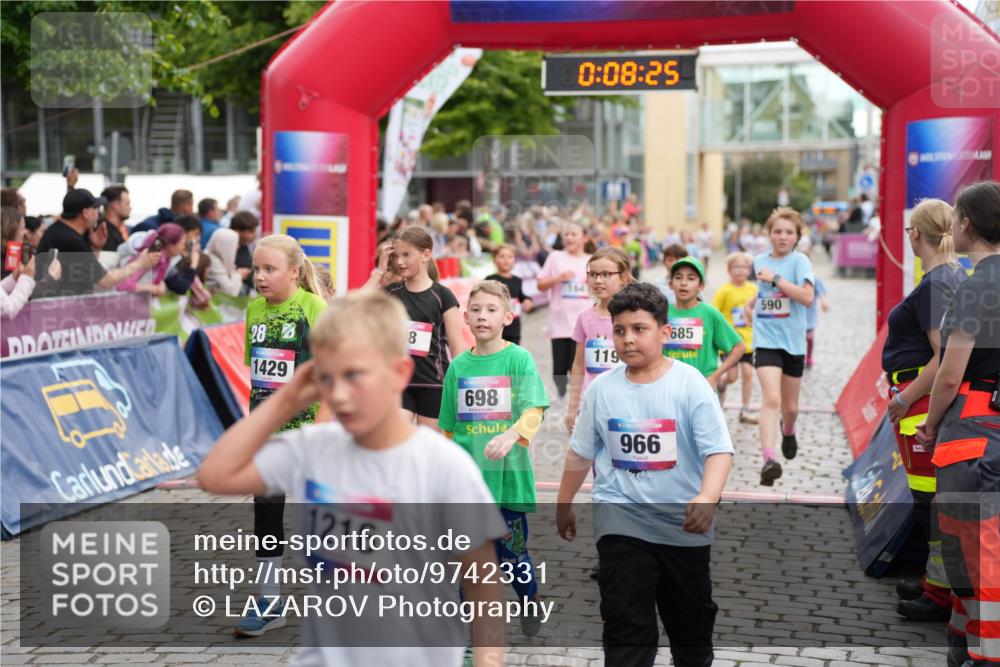 12.06.2026 - Holstenköstenlauf LAZAROV Photography http://msf.ph/oto/9742331 12.06.2026 16:23:23 Laufen 288, 1429, 8, 0, 08, 25, 698, 119, 966, 685, 590, 1216, 67, 164, 207, 465, 582, 586, 590, 593, 602, 686, 841, 1104, 1110, 1201, 1209, 1425, 1502 meine-sportfotos.de