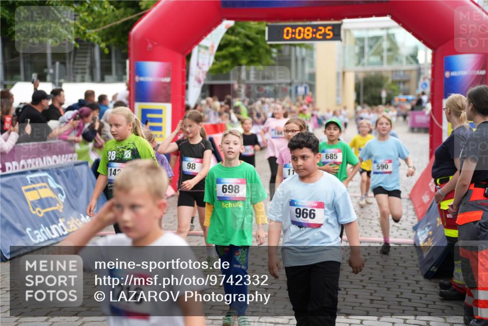 12.06.2026 - Holstenköstenlauf LAZAROV Photography http://msf.ph/oto/9742332 12.06.2026 16:23:23 Laufen 0, 08, 25, 28, 12, 283, 142, 98, 698, 11, 1216, 966, 685, 590, 67, 164, 207, 465, 582, 586, 590, 593, 602, 686, 841, 1104, 1110, 1201, 1209, 1425, 1502 meine-sportfotos.de