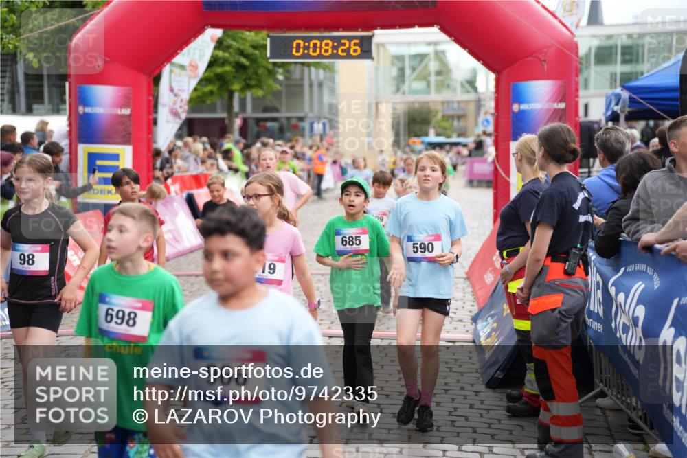 12.06.2026 - Holstenköstenlauf LAZAROV Photography http://msf.ph/oto/9742335 12.06.2026 16:23:24 Laufen 98, 0, 08, 26, 19, 685, 698, 966, 590, 67, 164, 207, 465, 582, 586, 590, 593, 602, 686, 1103, 1104, 1110, 1201, 1208, 1209, 1425, 1502 meine-sportfotos.de