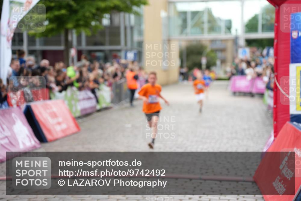 12.06.2026 - Holstenköstenlauf LAZAROV Photography http://msf.ph/oto/9742492 12.06.2026 16:34:50 Laufen 224, 373, 376 meine-sportfotos.de
