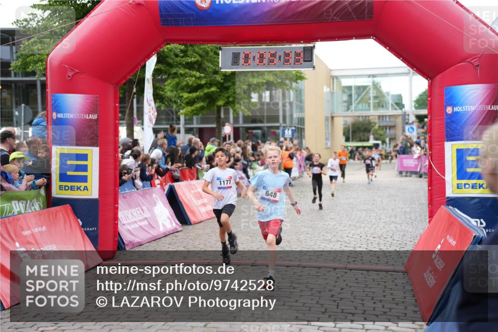 12.06.2026 - Holstenköstenlauf LAZAROV Photography http://msf.ph/oto/9742528 12.06.2026 16:35:35 Laufen 1177, 648, 75, 220, 374, 646, 648, 875, 1157, 1177, 1283 meine-sportfotos.de