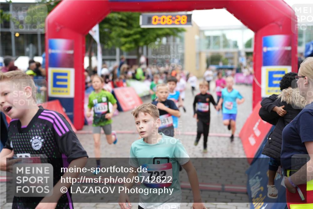 12.06.2026 - Holstenköstenlauf LAZAROV Photography http://msf.ph/oto/9742622 12.06.2026 16:36:30 Laufen 0, 06, 28, 881, 77, 36, 722, 181, 223, 724, 881, 974, 980, 1040, 1168, 1297, 1305, 1433 meine-sportfotos.de