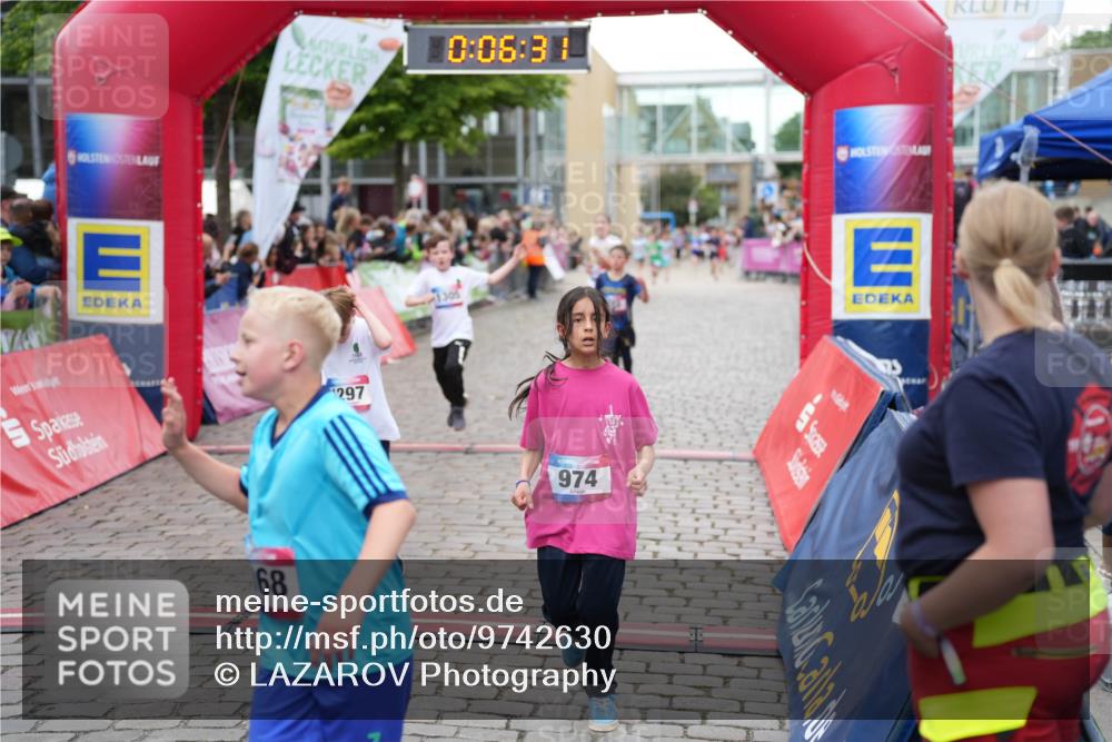 12.06.2026 - Holstenköstenlauf LAZAROV Photography http://msf.ph/oto/9742630 12.06.2026 16:36:34 Laufen 743, 0, 0, 06, 3, 68, 297, 974, 181, 223, 453, 728, 974, 1297, 1305 meine-sportfotos.de