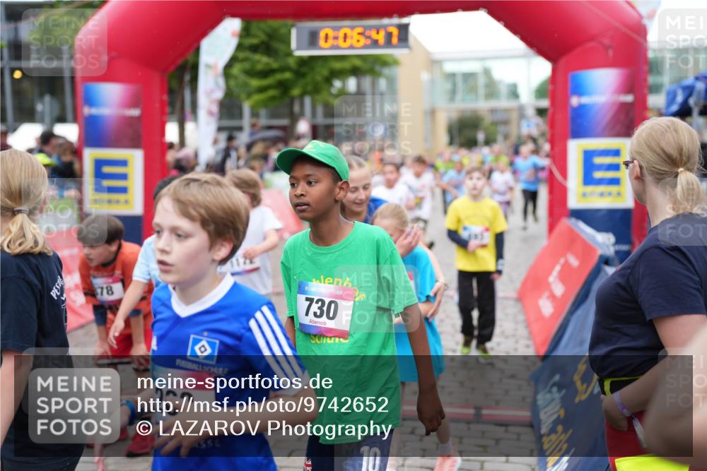 12.06.2026 - Holstenköstenlauf LAZAROV Photography http://msf.ph/oto/9742652 12.06.2026 16:36:49 Laufen 78, 20, 0, 06, 47, 730, 10, 72, 96, 121, 182, 221, 258, 269, 280, 491, 493, 621, 623, 628, 726, 874, 1180, 1182, 1280, 1294, 1304, 1431, 1434 meine-sportfotos.de