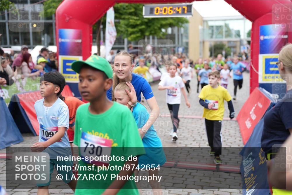 12.06.2026 - Holstenköstenlauf LAZAROV Photography http://msf.ph/oto/9742654 12.06.2026 16:36:50 Laufen 109, 730, 0, 06, 47, 1304, 72, 96, 121, 182, 221, 258, 280, 491, 493, 621, 623, 628, 726, 874, 1180, 1182, 1280, 1294, 1304, 1431, 1434 meine-sportfotos.de