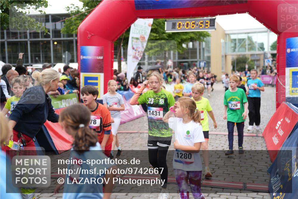 12.06.2026 - Holstenköstenlauf LAZAROV Photography http://msf.ph/oto/9742667 12.06.2026 16:36:56 Laufen 0, 06, 53, 78, 23, 1431, 1280, 726, 72, 96, 121, 174, 221, 255, 258, 276, 281, 377, 499, 501, 504, 628, 726, 874, 1037, 1038, 1284, 1292, 1396 meine-sportfotos.de