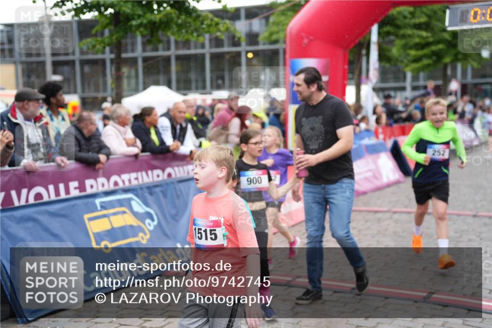12.06.2026 - Holstenköstenlauf LAZAROV Photography http://msf.ph/oto/9742745 12.06.2026 16:37:50 Laufen 1515, 900, 252, 0, 0, 217, 252, 640, 720, 877, 888, 890, 1039, 1162, 1483, 1505, 1518, 1529, 1532 meine-sportfotos.de