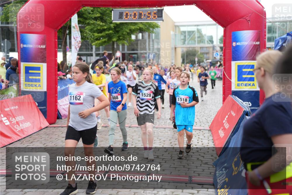 12.06.2026 - Holstenköstenlauf LAZAROV Photography http://msf.ph/oto/9742764 12.06.2026 16:37:59 Laufen 113, 1529, 1162, 888, 1518, 49, 95, 122, 172, 249, 283, 489, 498, 503, 634, 713, 888, 1288, 1302, 1308, 1505, 1518, 1529, 1531, 1553 meine-sportfotos.de
